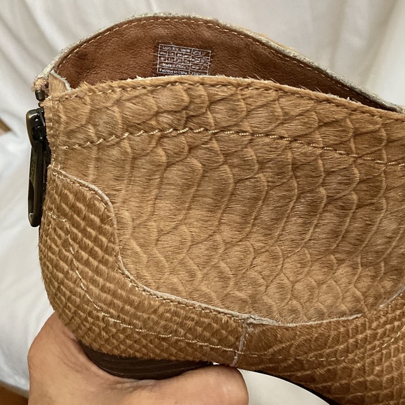 UGG Charlotte Snake Embossed Calf Hair Ankle Boots Bootie Moonbeam Size 6 - Picture 8 of 16